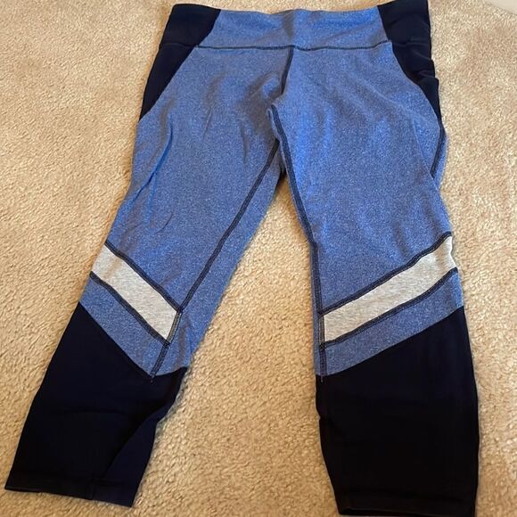 womens capri athletic leggings   - Picture 1 of 5